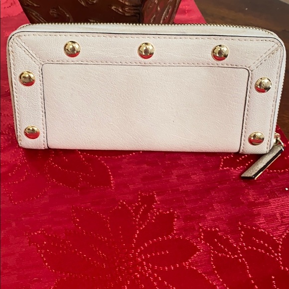 Michael Kors cream wallet with gold hardware - Picture 2 of 7